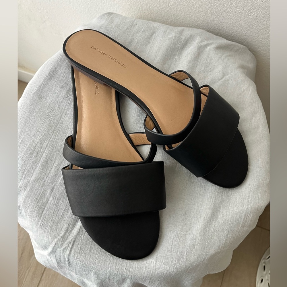 NWOB 8.5 Banana Republic Black Women's Sandals